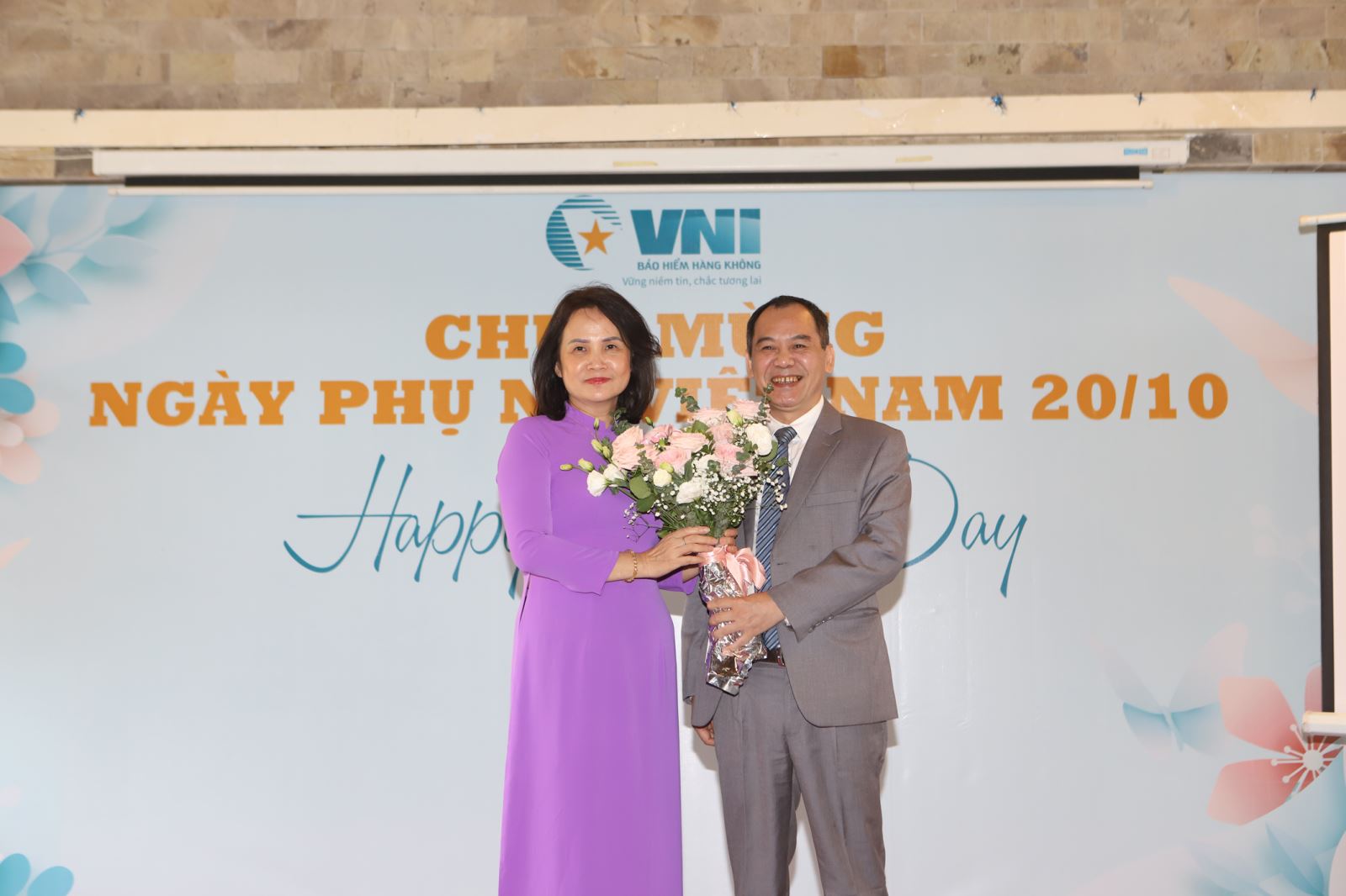 VNI TƯNG BỪNG CHÀO MỪNG NGÀY PHỤ NỮ VIỆT NAM 20/10