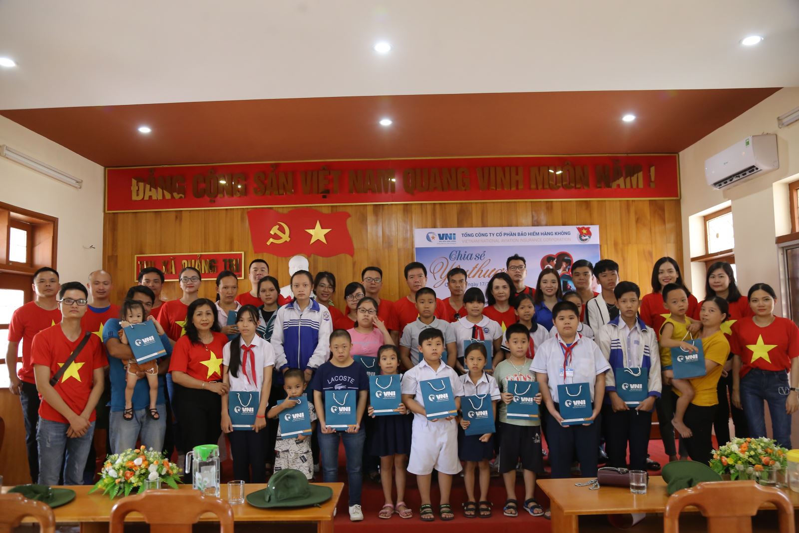 VNI TỔ CHỨC HÀNH TRÌNH VỀ NGUỒN VÀ TRAO QUÀ TỪ THIỆN 3